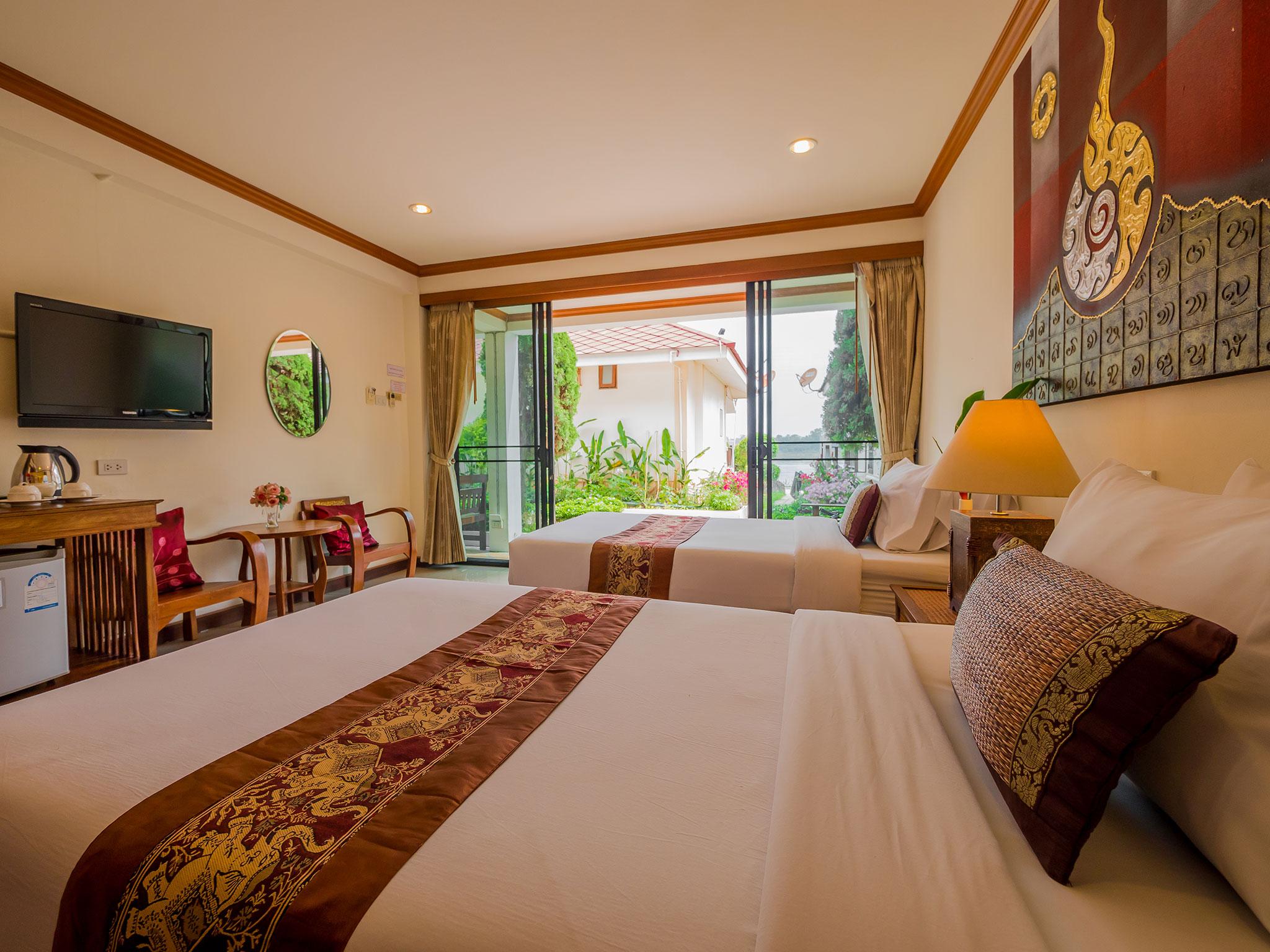 Chiangkhan River Mountain Resort 4*