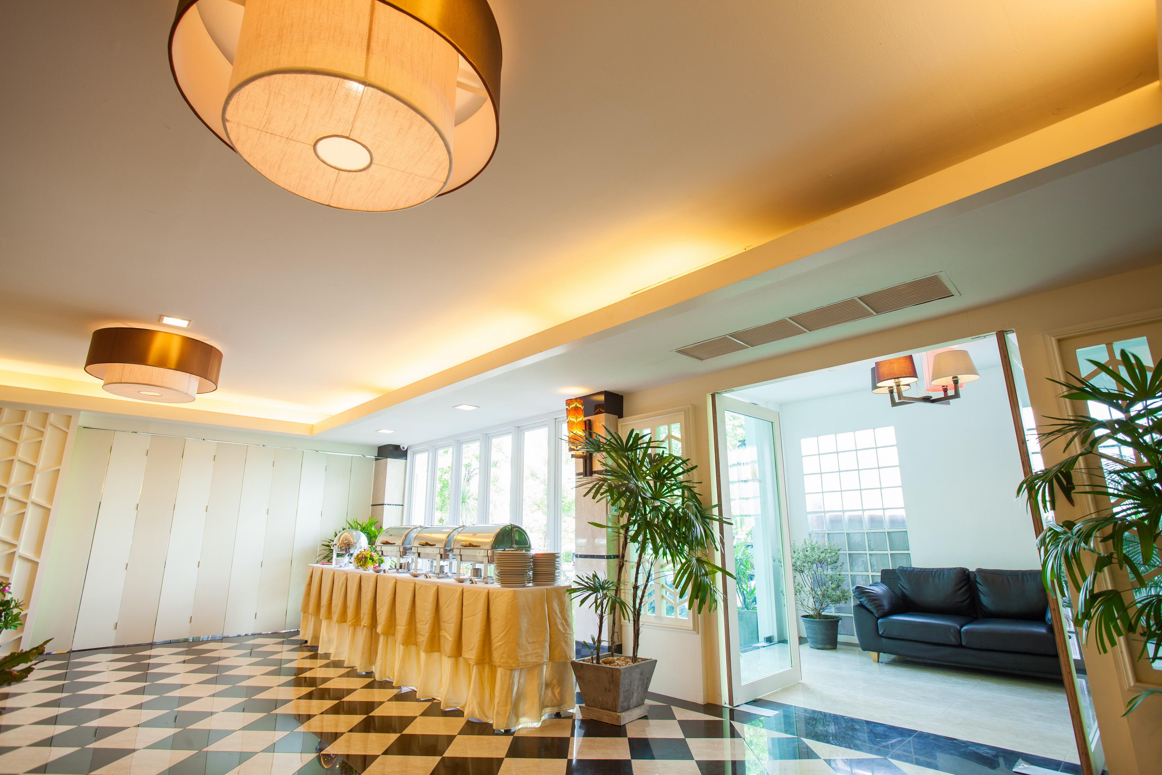 Paradise Hotel