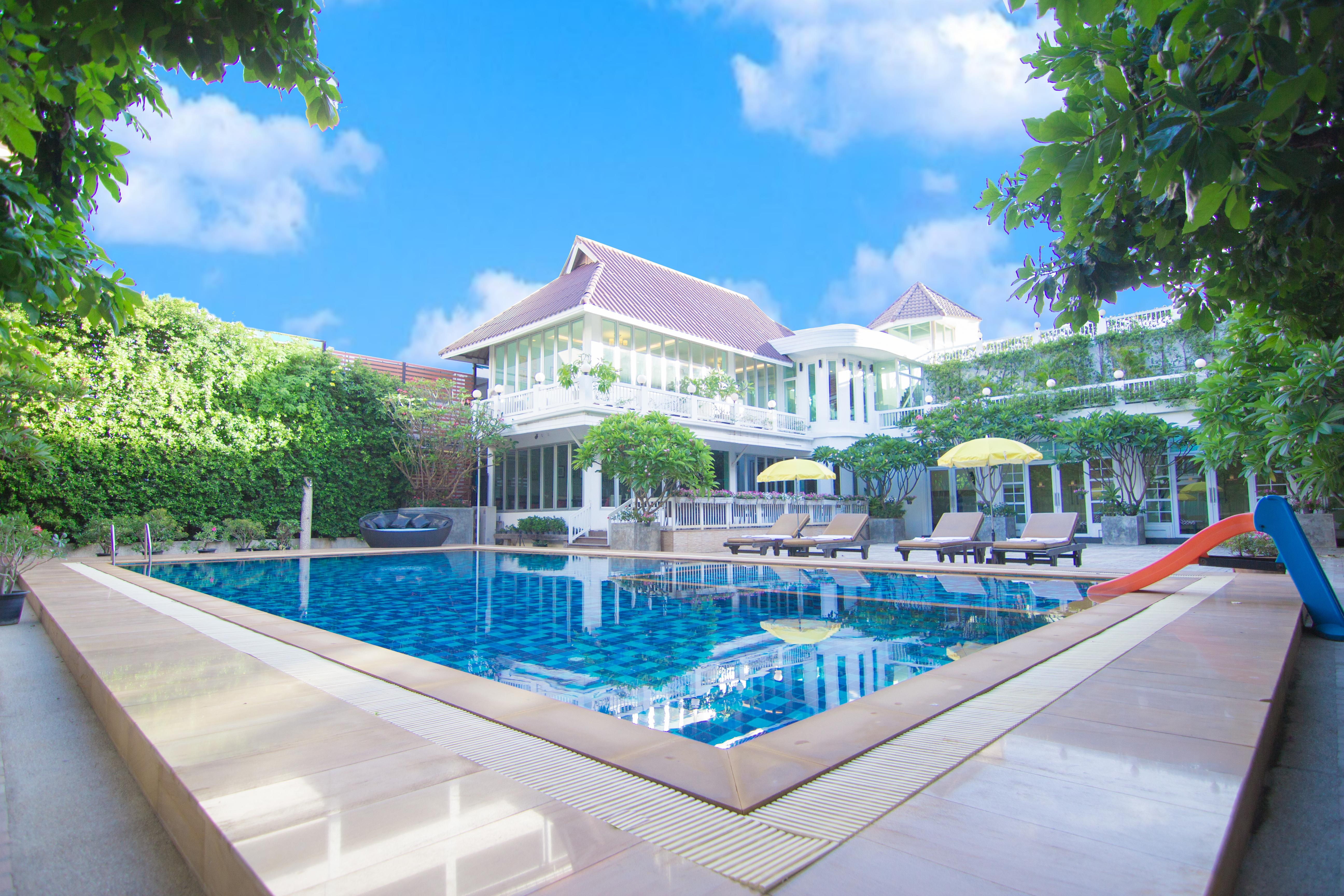 Paradise Hotel 3*