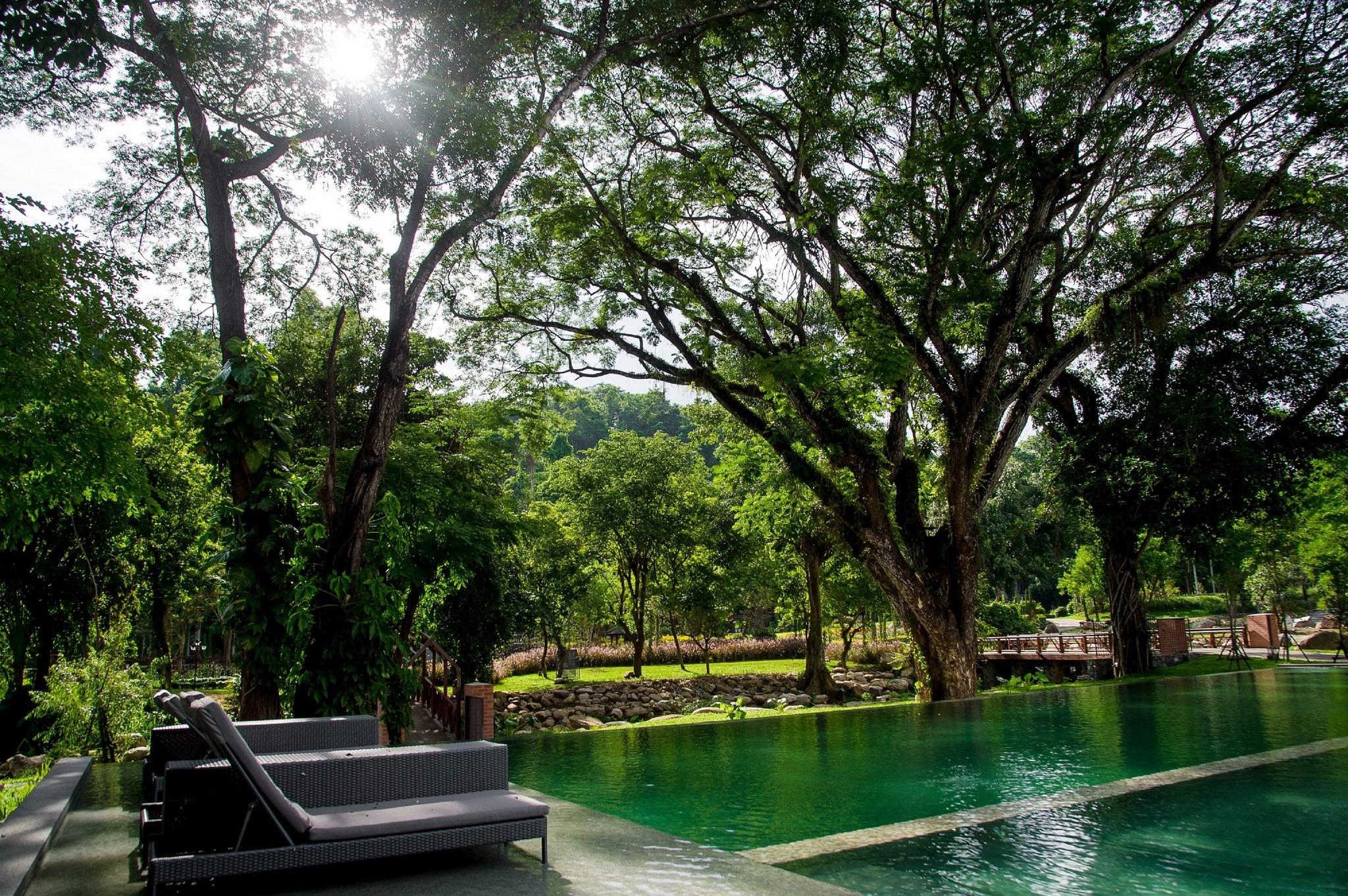 Flora Creek Resort Hang Dong