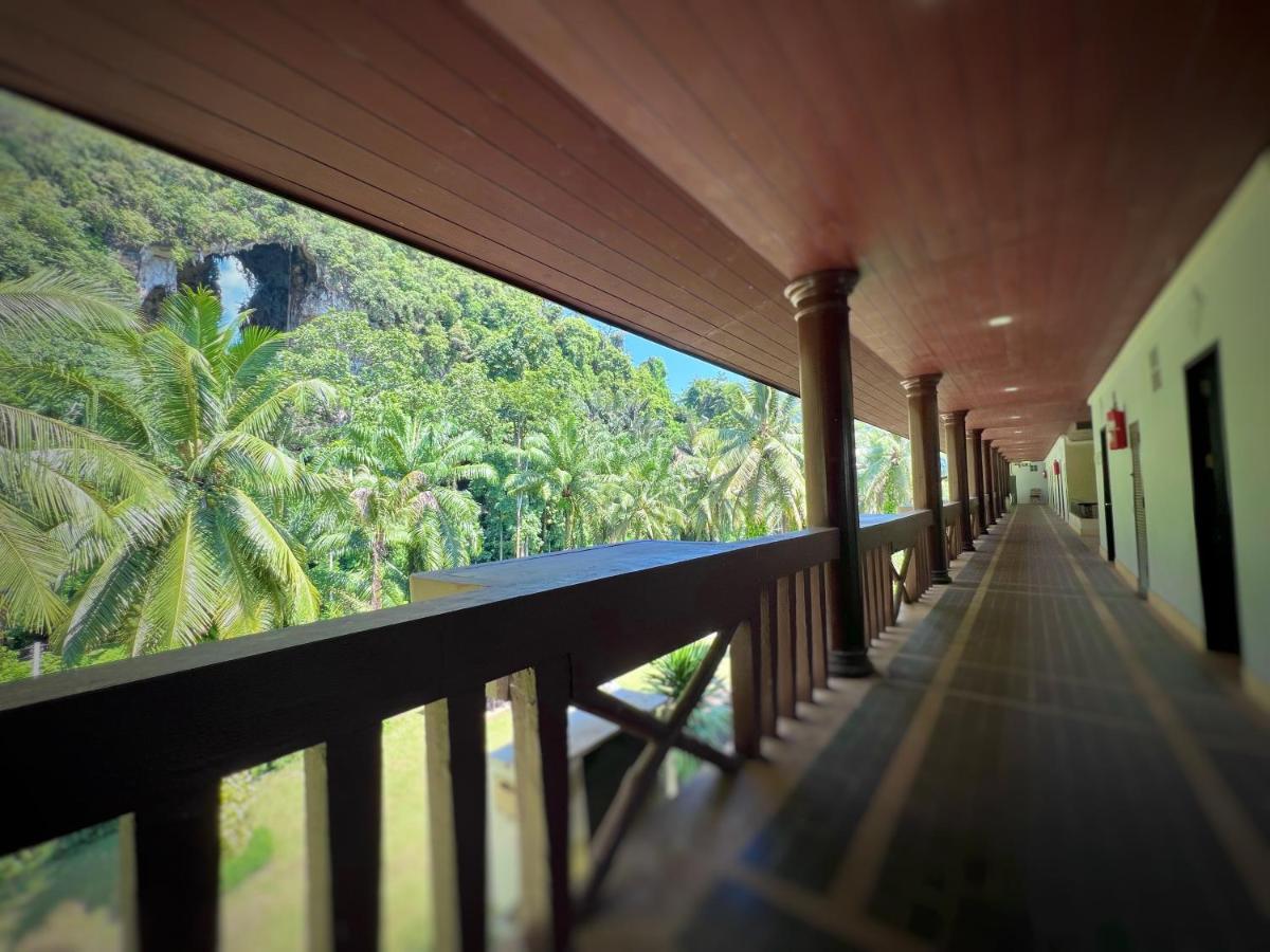 Pn Mountain And Krabi 3*