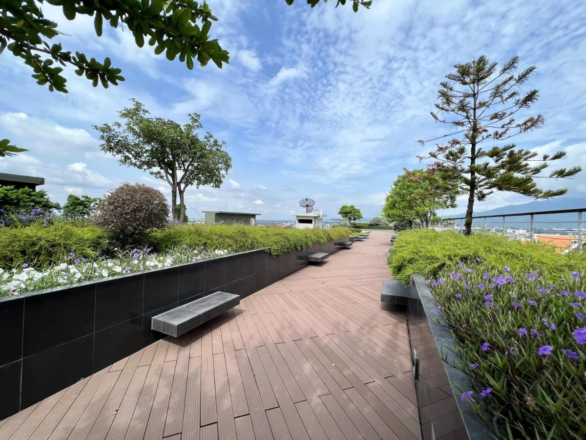 Luxury 2-bedroom With Pool Apartment *