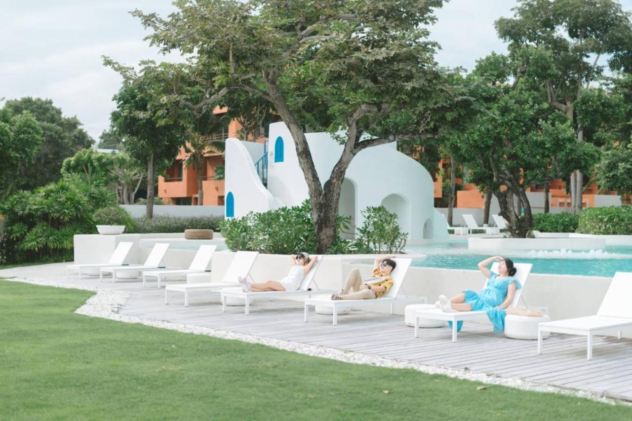 Chelona Beachfront Huahin Aparthotel