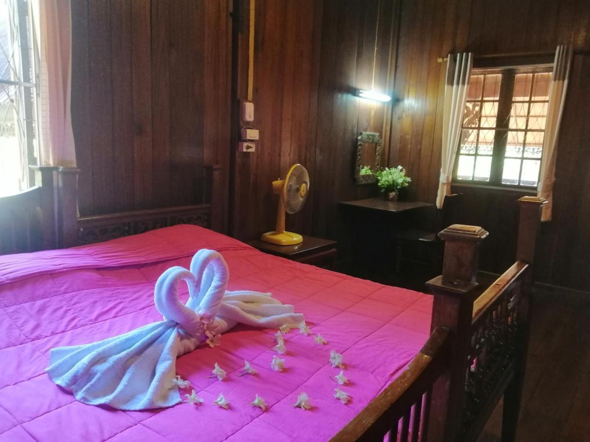 Crossroads House Resort
