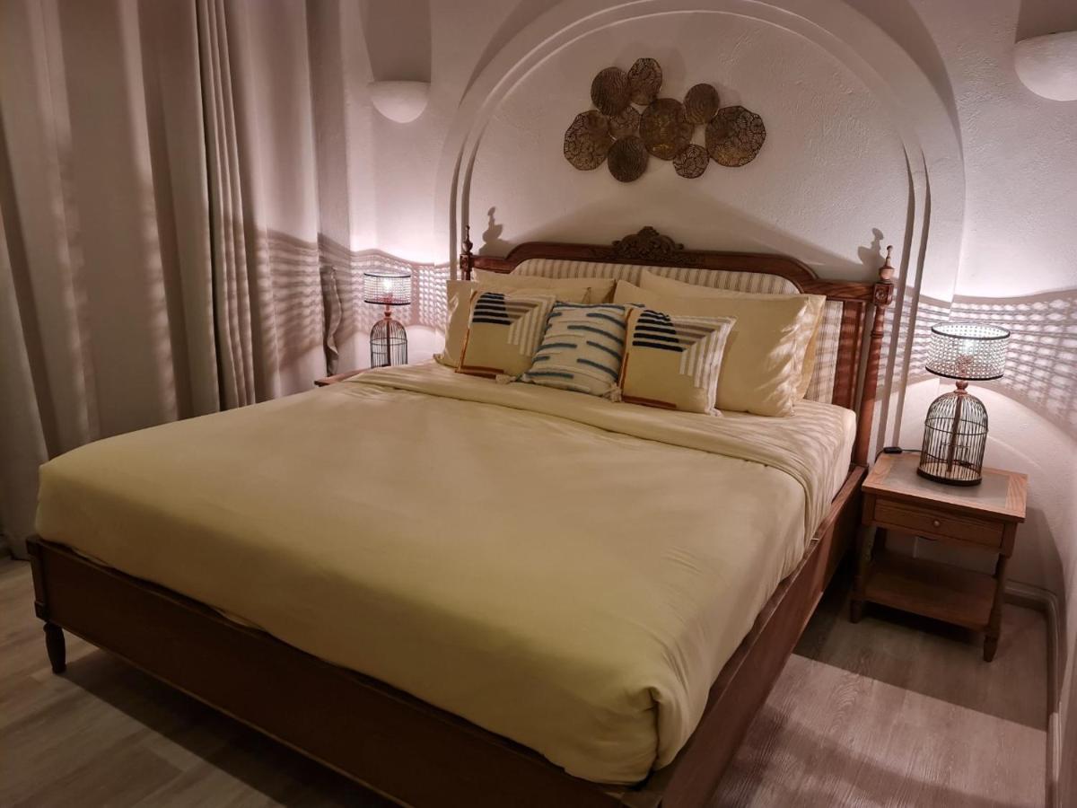 Chelona Beachfront Huahin Aparthotel Khao Tao