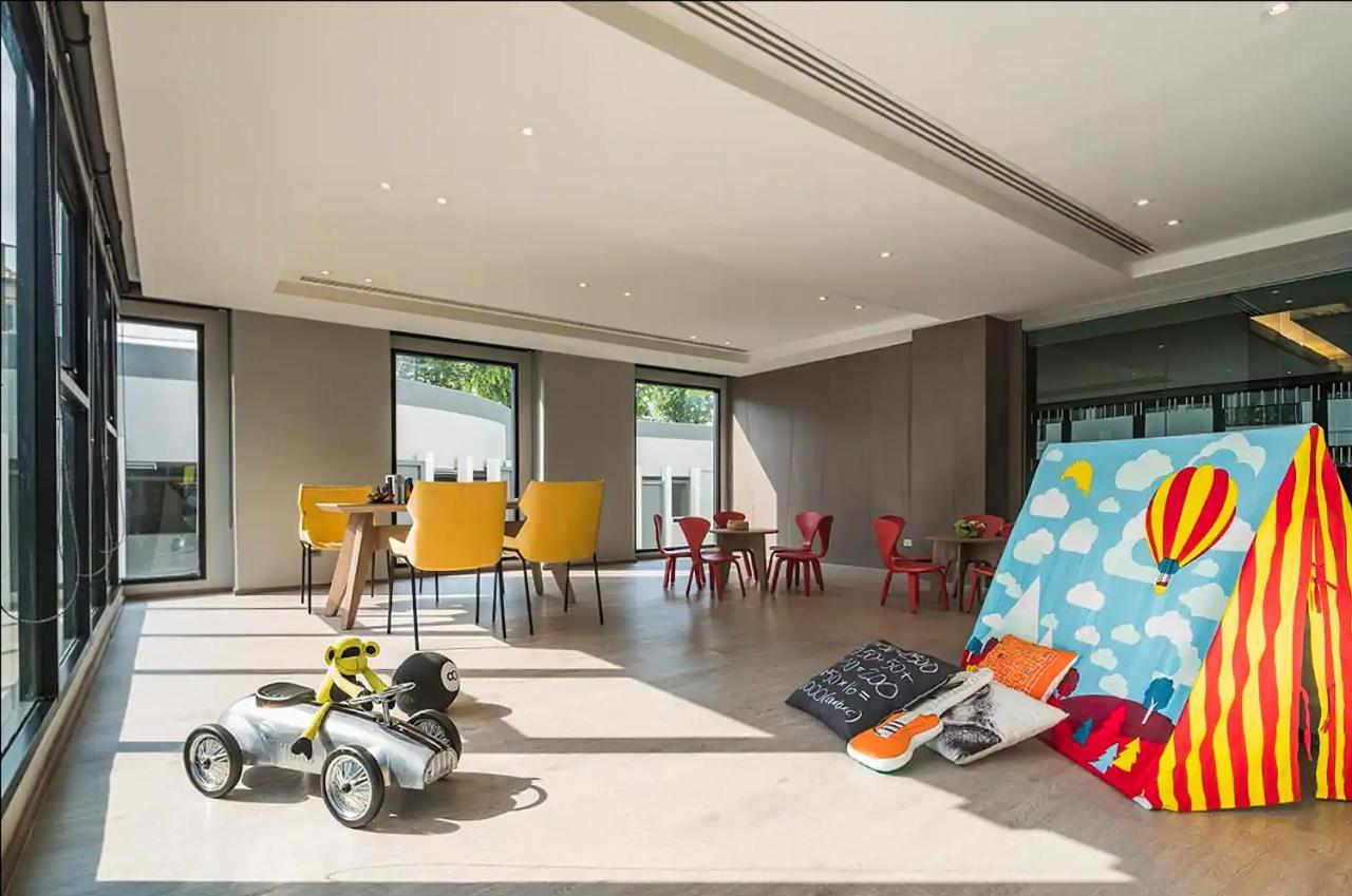 High Floor With A View Apartment *