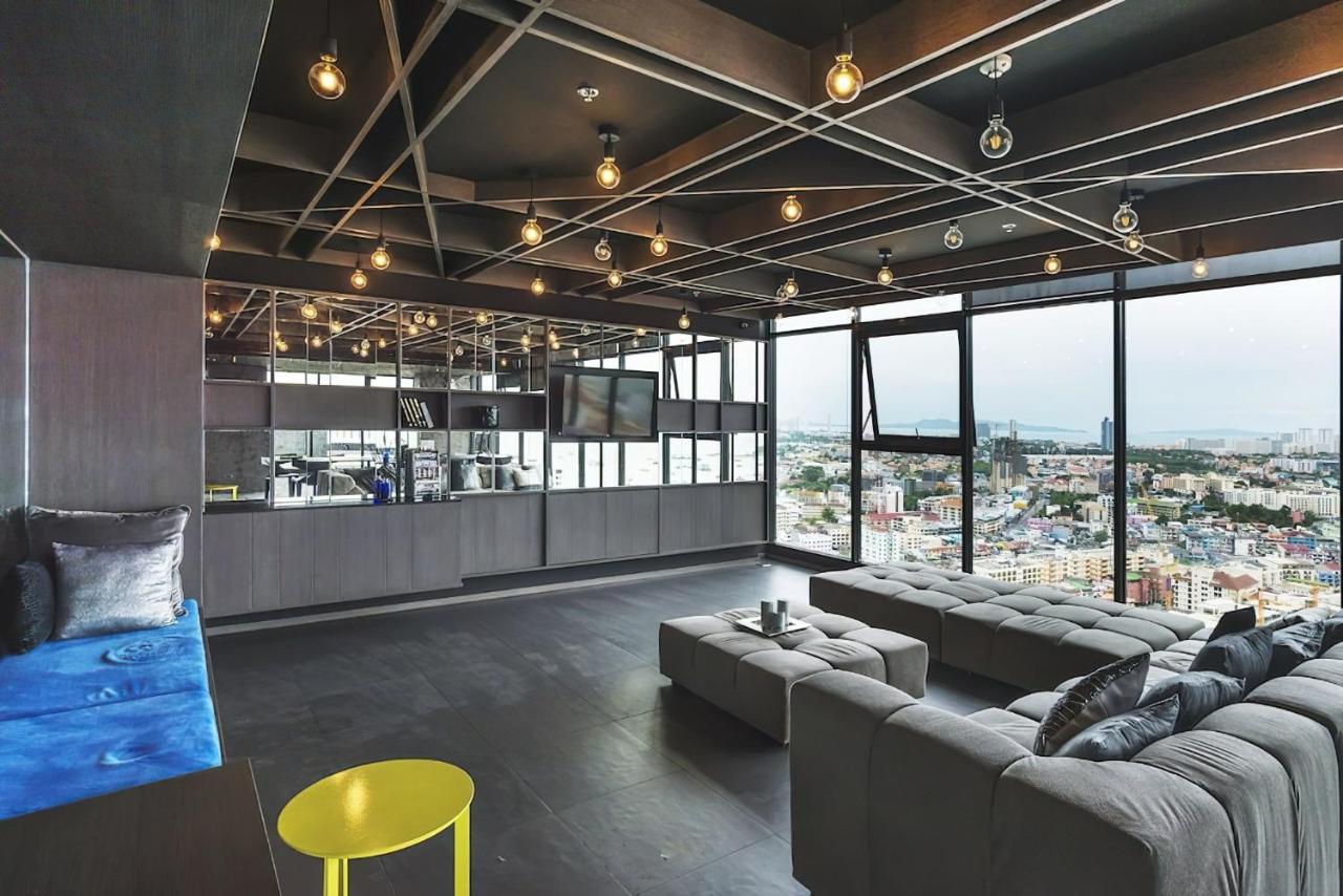 High Floor With A View Apartment