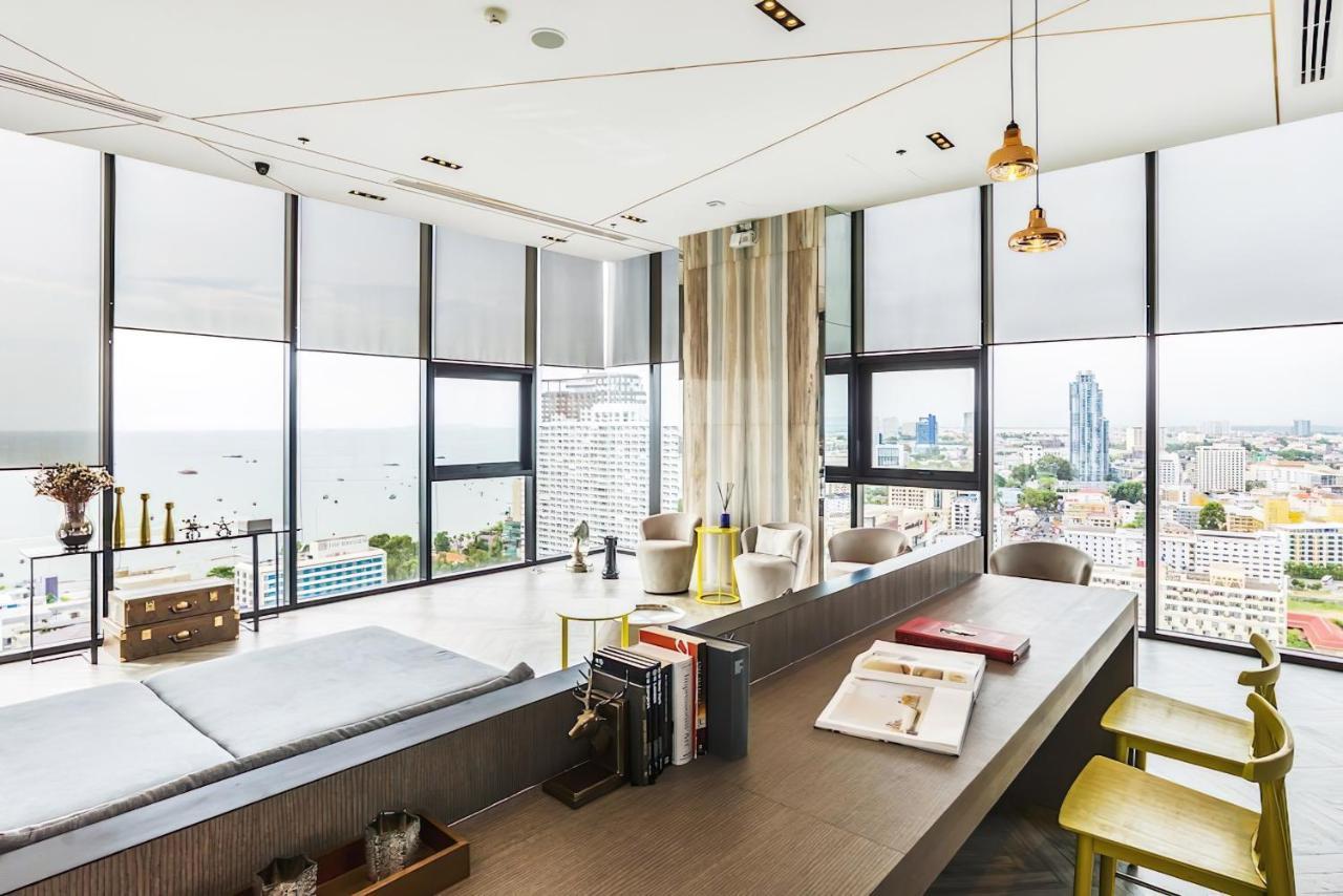 High Floor With A View Apartment
