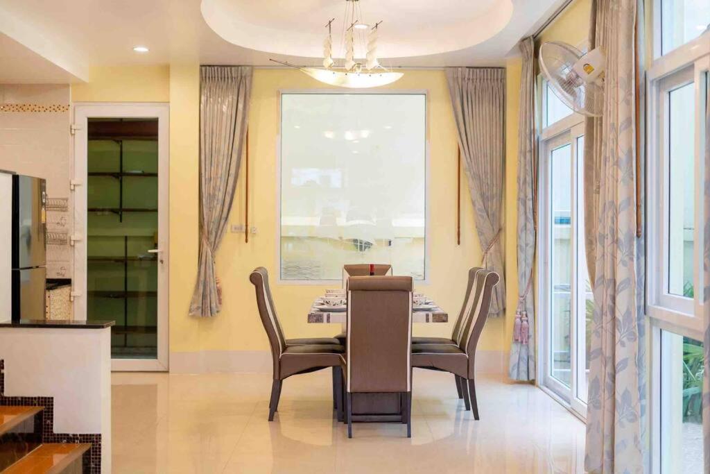 Spacious 4 Bedroom Vacation * Patong