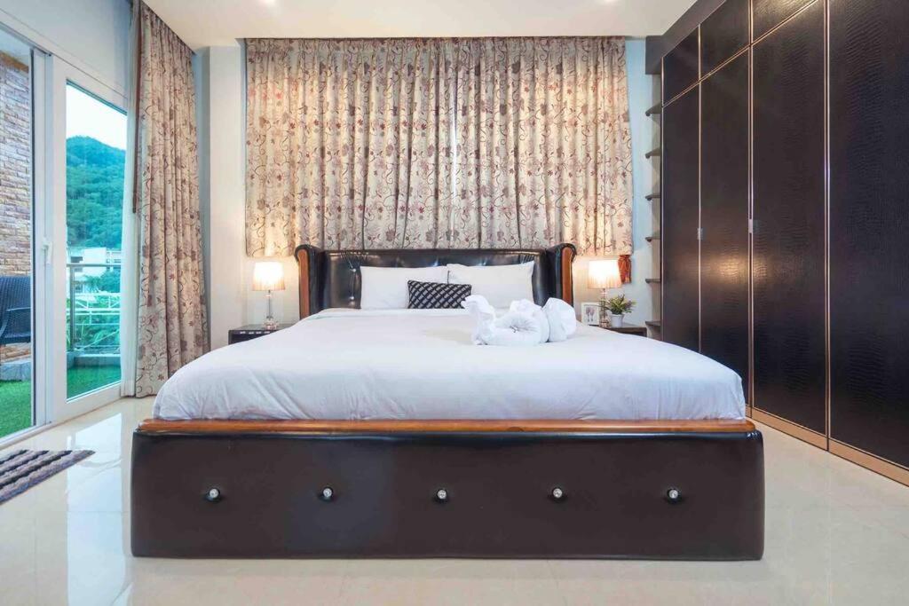 Spacious 4 Bedroom Vacation *