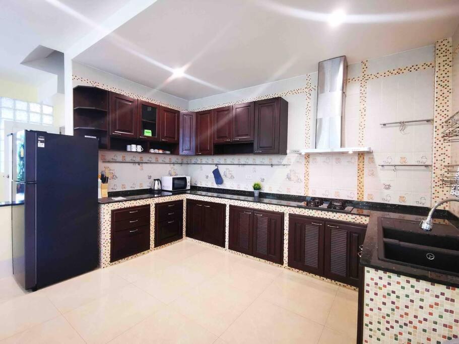 Spacious 4 Bedroom Vacation Holiday home *