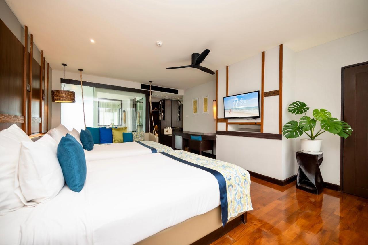 Resort The Rock Beachfront