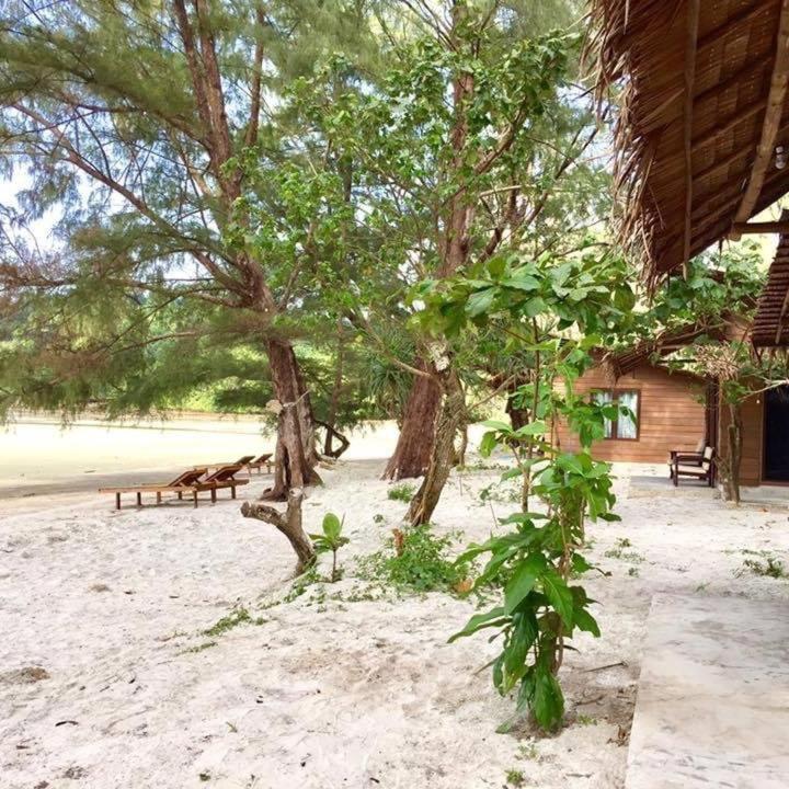 La Ong Lay Resort Koh Phayam