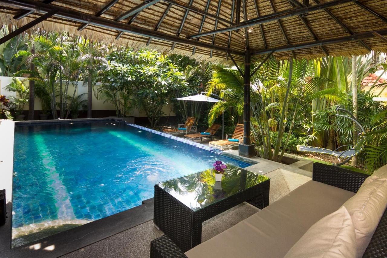 Tropicana Pool *