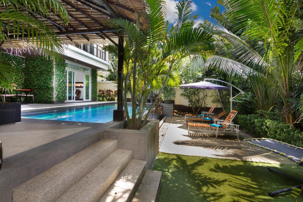 Tropicana Pool *