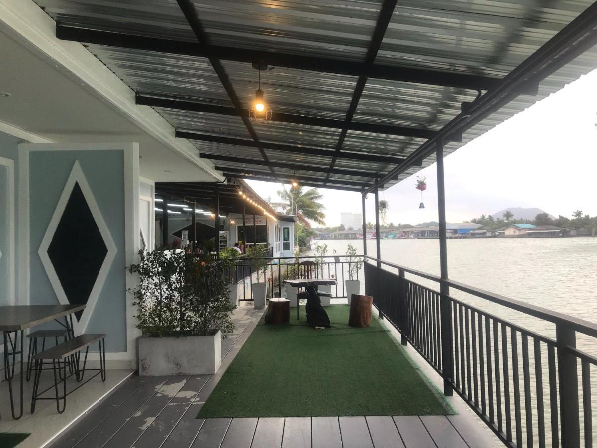 Hotel Chaiyai River Front Sichon