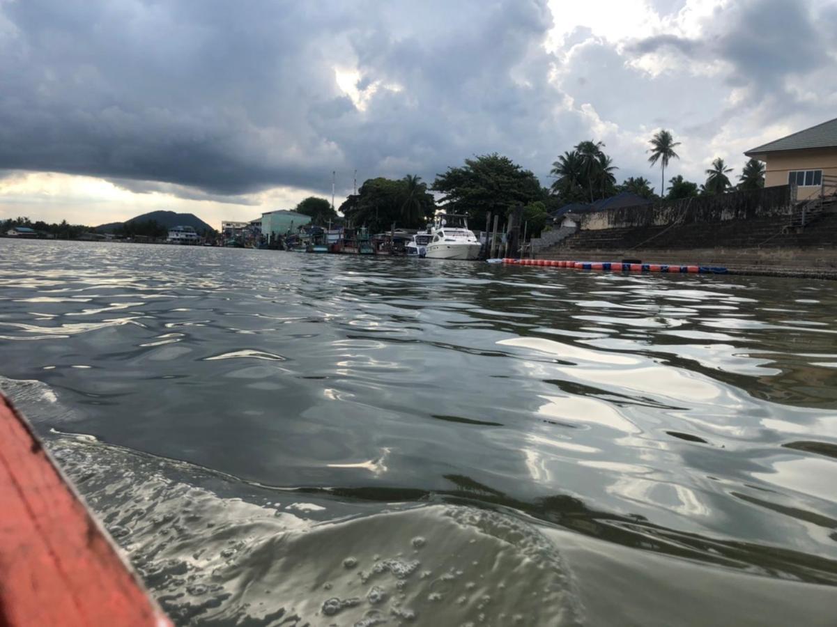 Chaiyai River Front Hotel Sichon