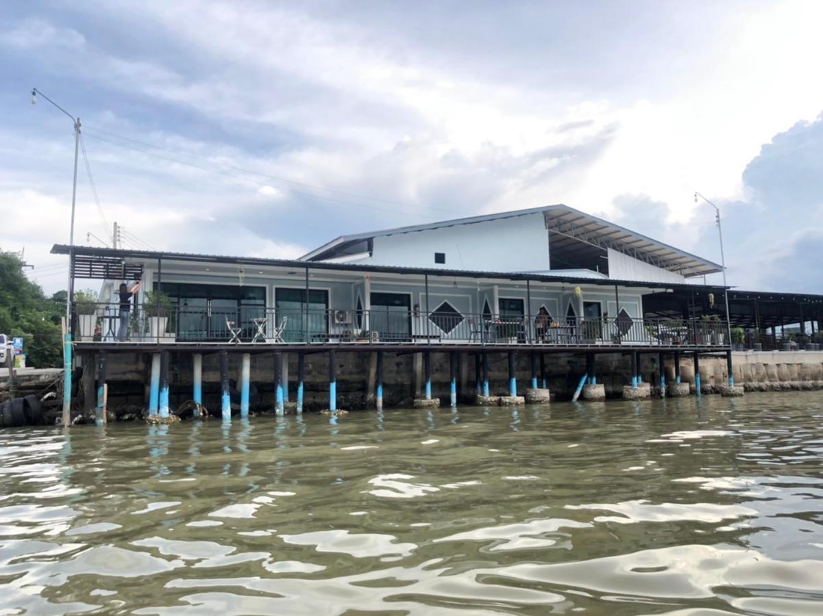 Chaiyai River Front Hotel Sichon