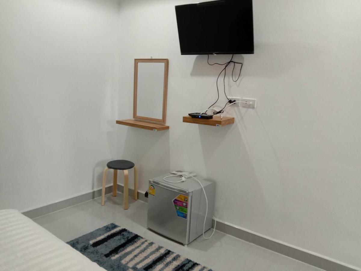 Chaiyai River Front Hotel 4*