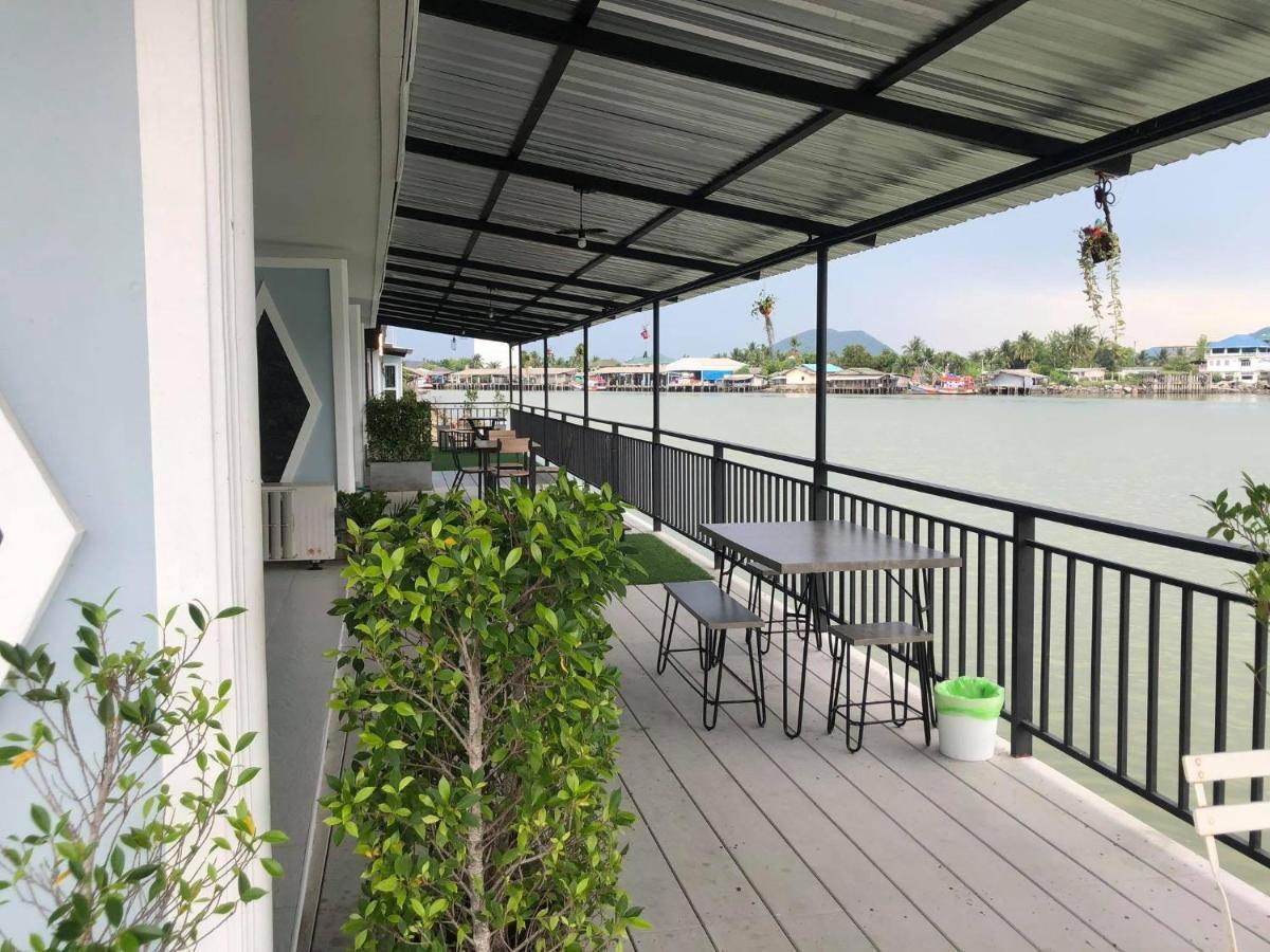 Hotel Chaiyai River Front Sichon
