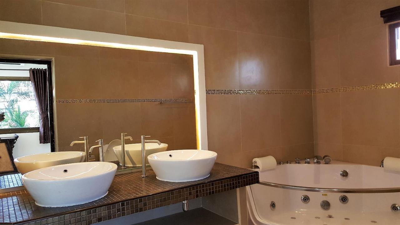 Wowland Luxury Pool Walking Street 6 Bedrooms Villa Pattaya