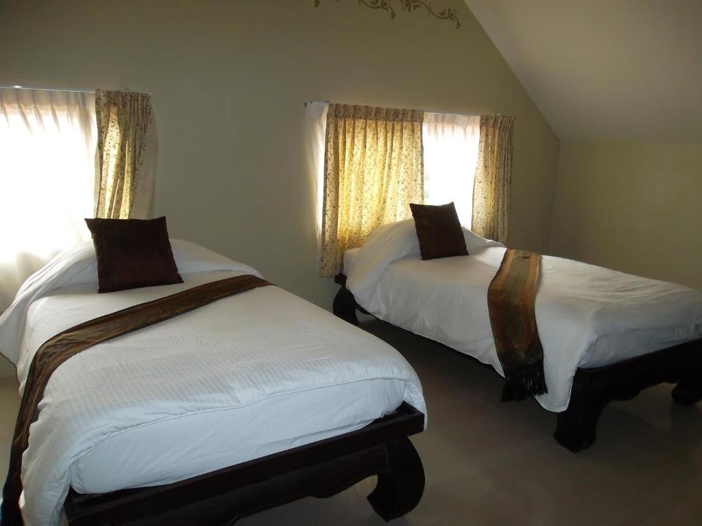 Thongbura Hotel 4*