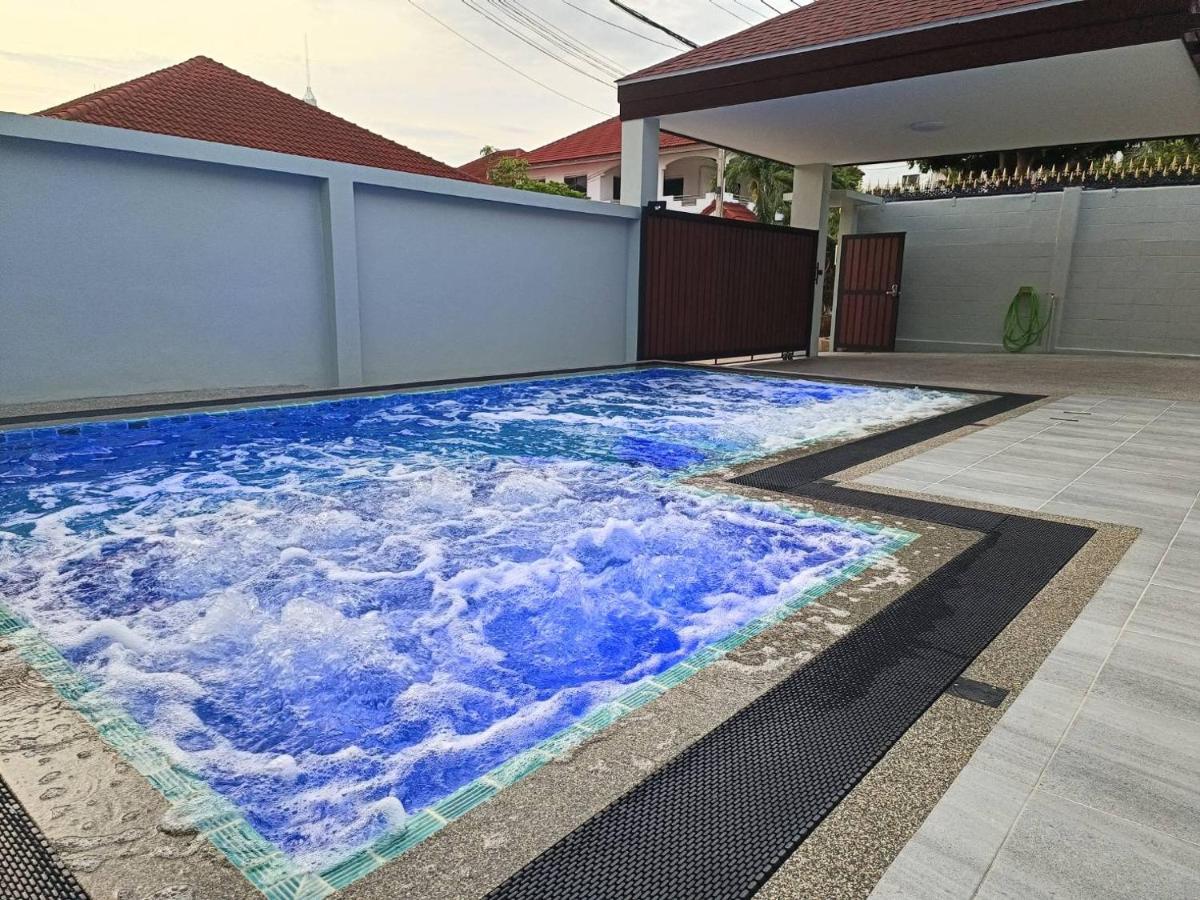 Seaside Serenity: Adults-only With Private Pool Praia de Jomtien