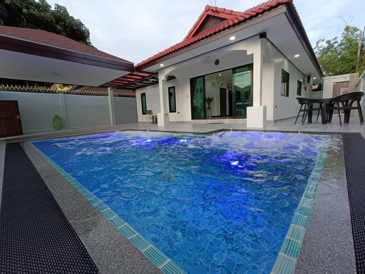 Seaside Serenity: Adults-only With Private Pool Pousada Praia de Jomtien