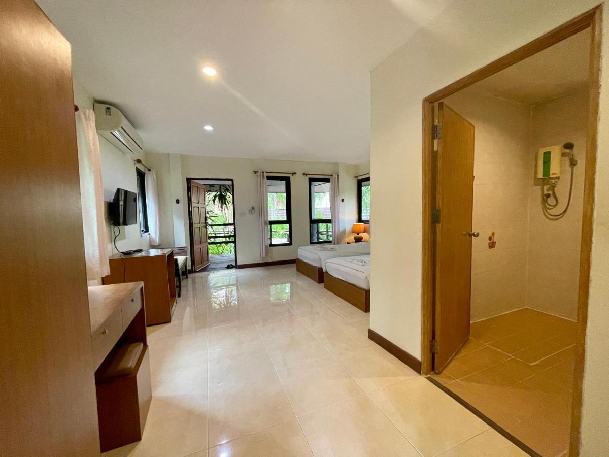 Resort Baantip Suantong Amphawa