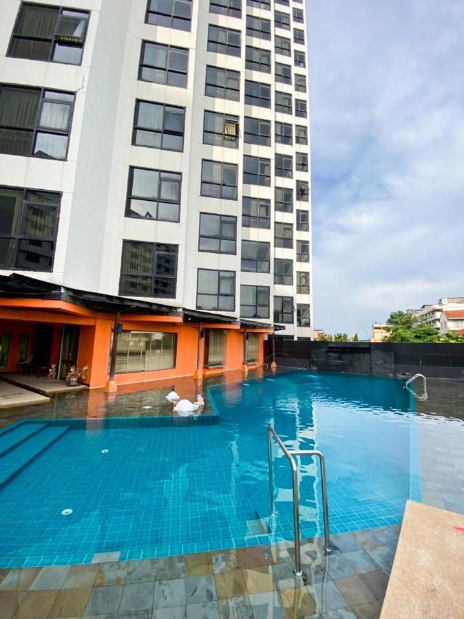 Hotel The Seasons - Sha Certified Pattaya