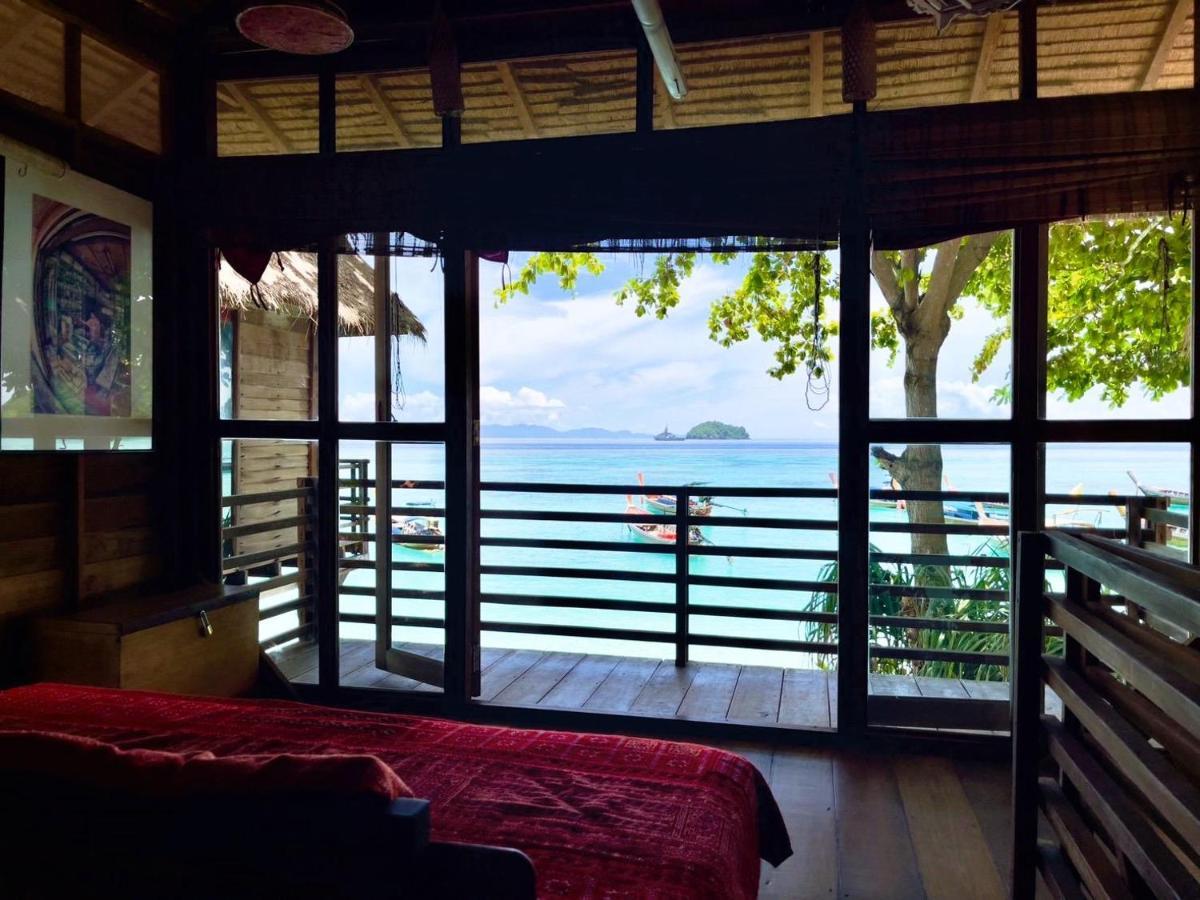 Castaway Resort 3*