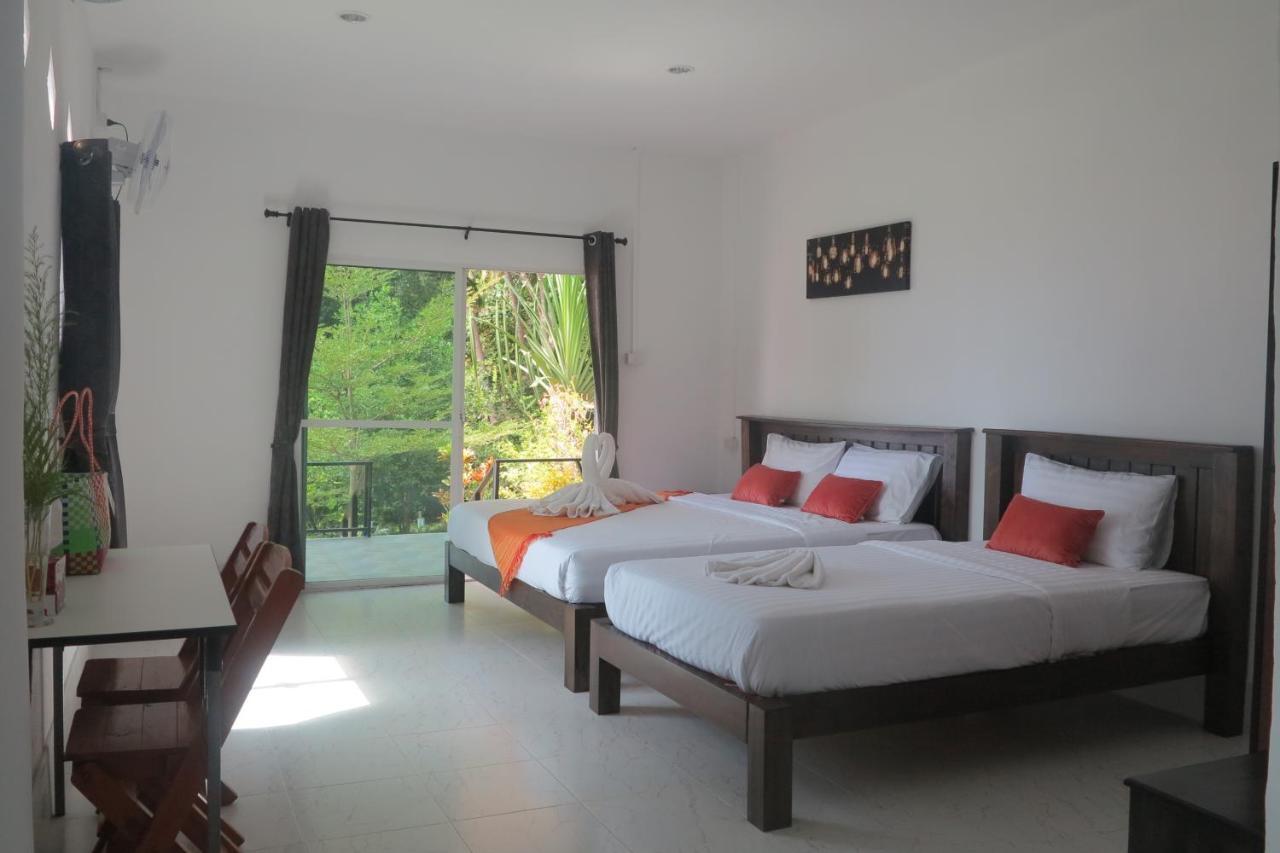 Coral Bay Lodge