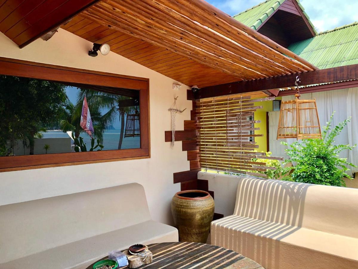 Three Rare & Private Front Guest house Thongsala