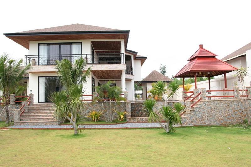 Apartment Phoenix Lakeside Pool Pattaya