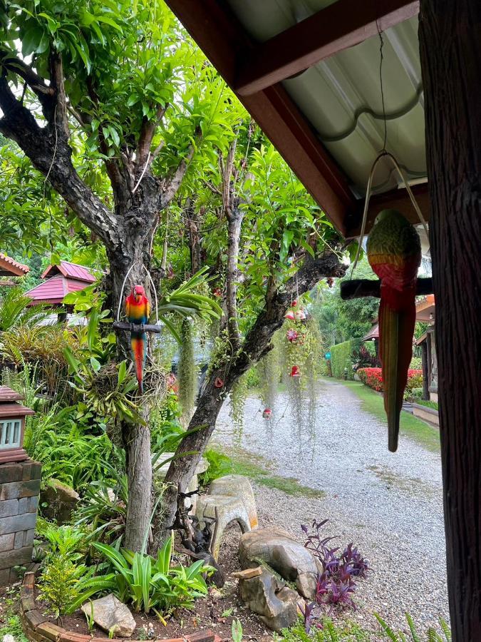 นพรัตน์การ์เด้นฮิลล์ Guest house *