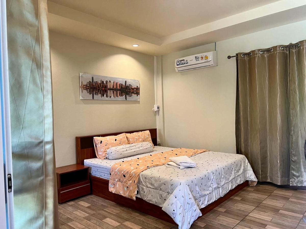 นพรัตน์การ์เด้นฮิลล์ Guest house *