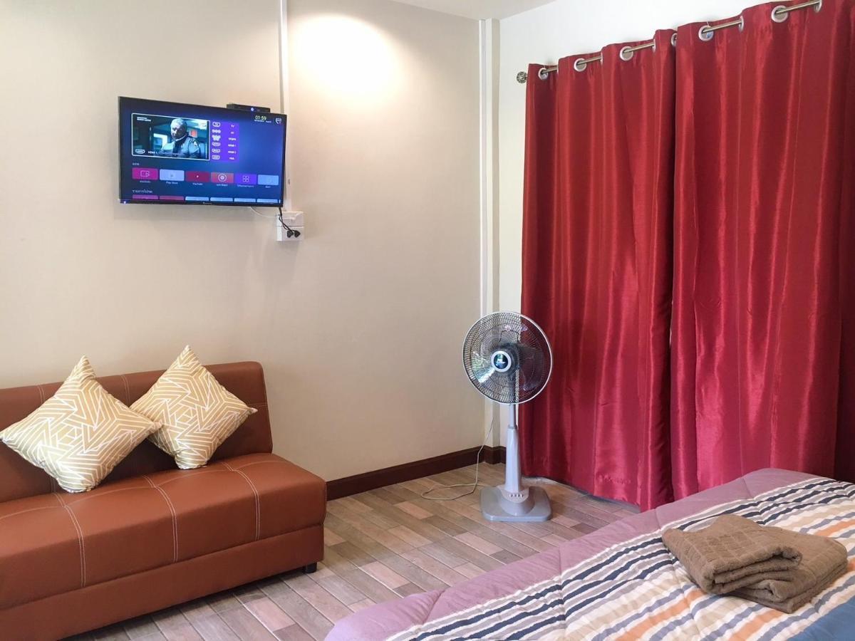 Guest house นพรัตน์การ์เด้นฮิลล์ Uthai Thani