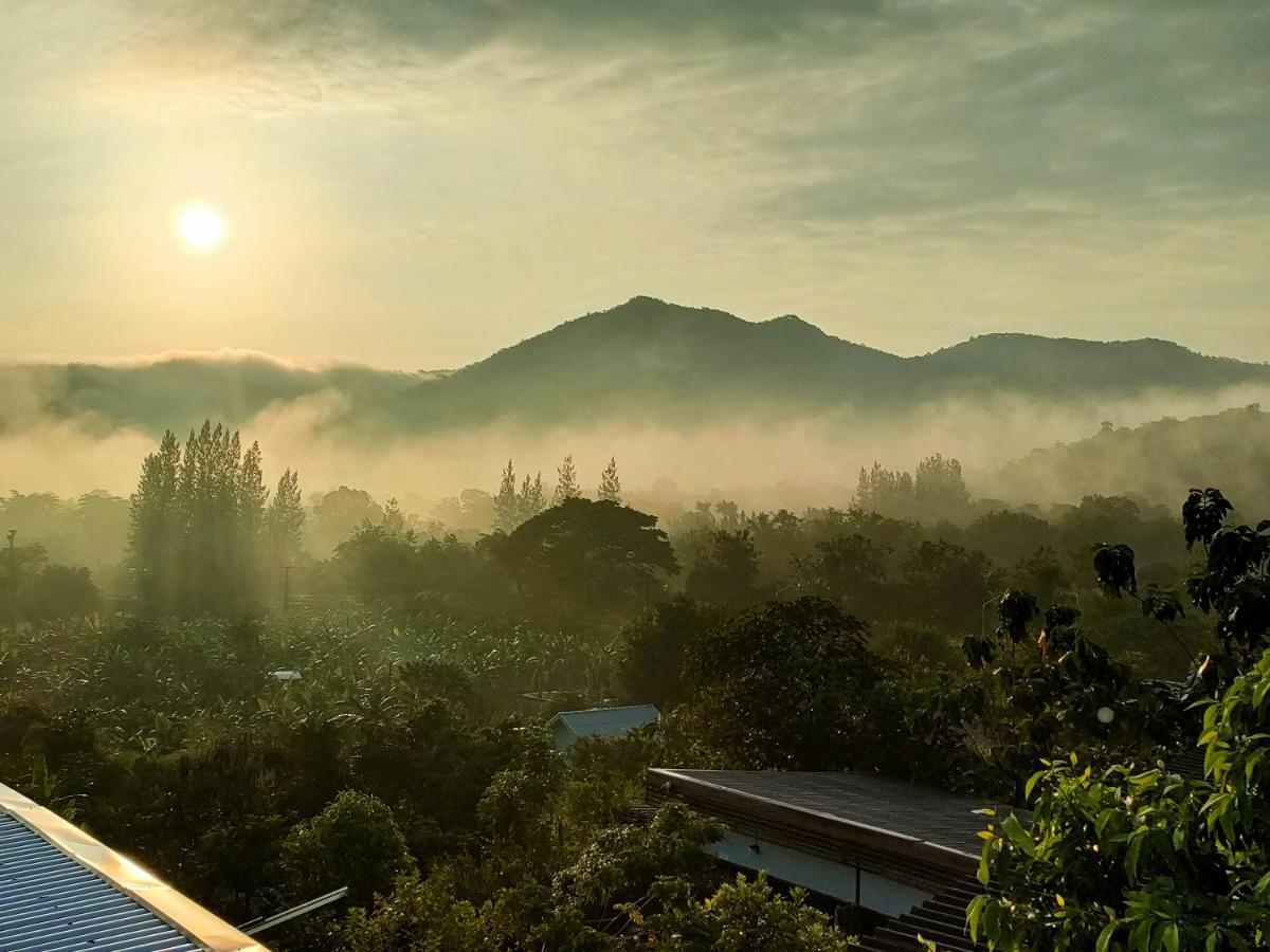 Baan Mai Hom * Suan Phueng