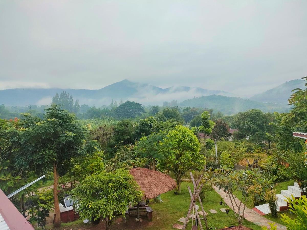 Guest house Baan Mai Hom Suan Phueng