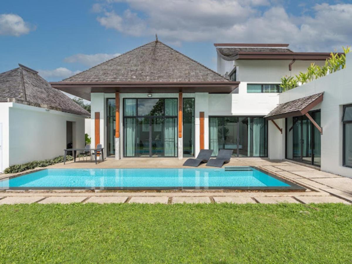 Bangtao Laguna Villa: Poolside Luxury With Smart Tv Pousada