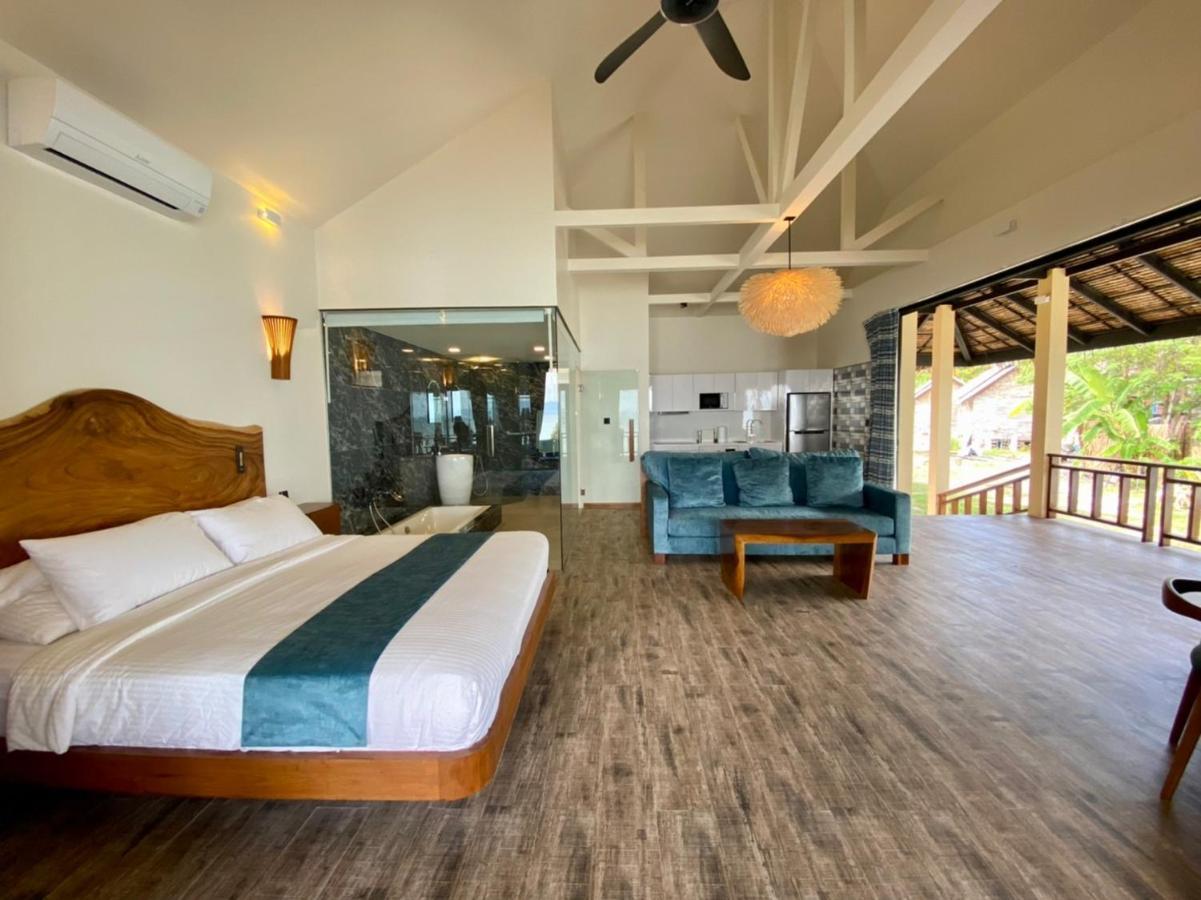 Resort Absolute Beachfront
