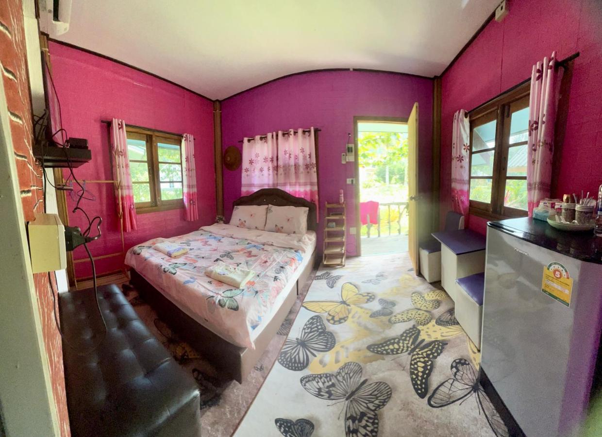 Resort Lee Red House