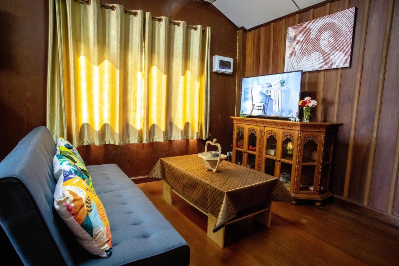 Guest house Seesea Thai Wooden House On Beachfront 2*