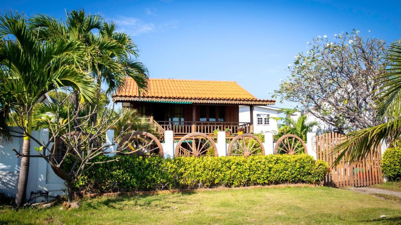Seesea Thai Wooden House On Beachfront Guest house