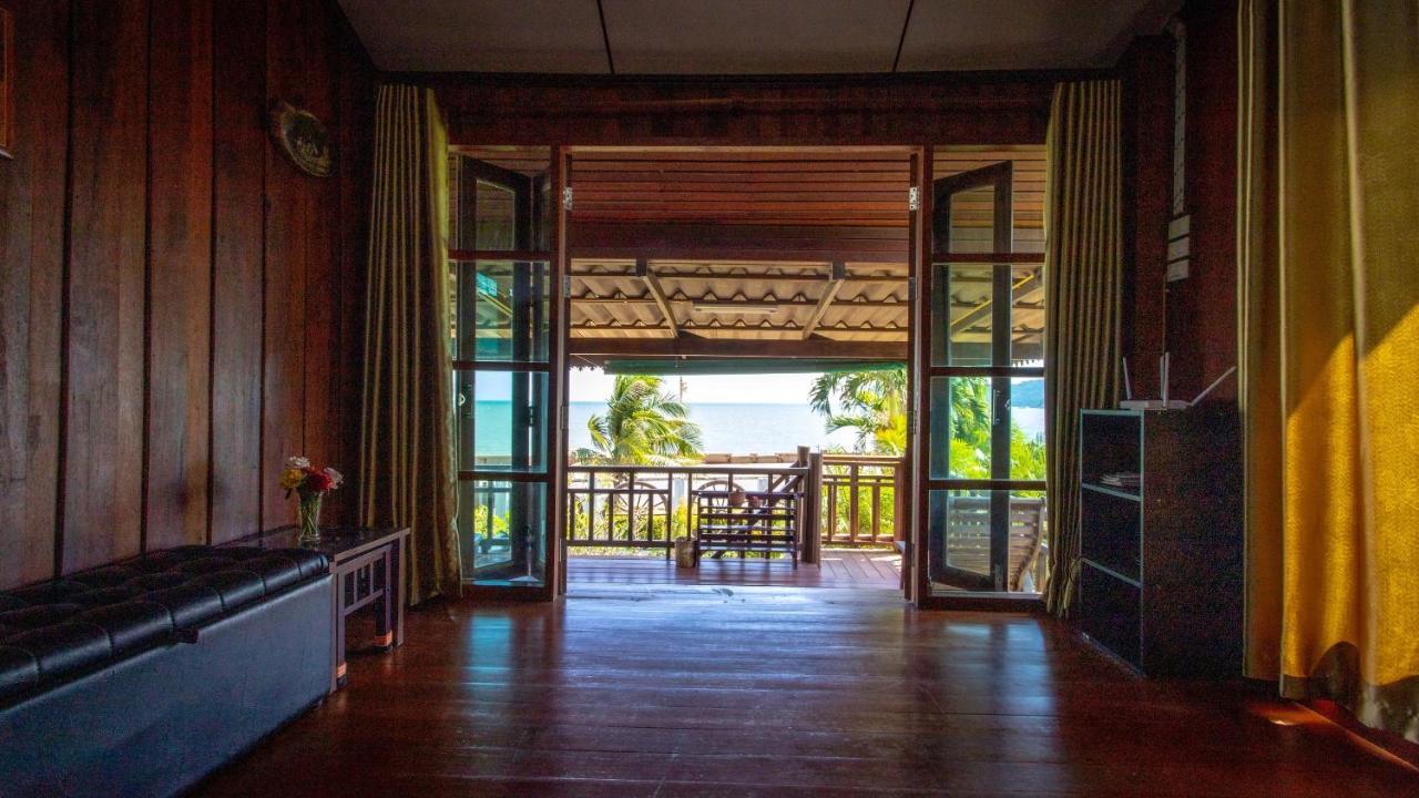 Seesea Thai Wooden House On Beachfront Guest house 2*