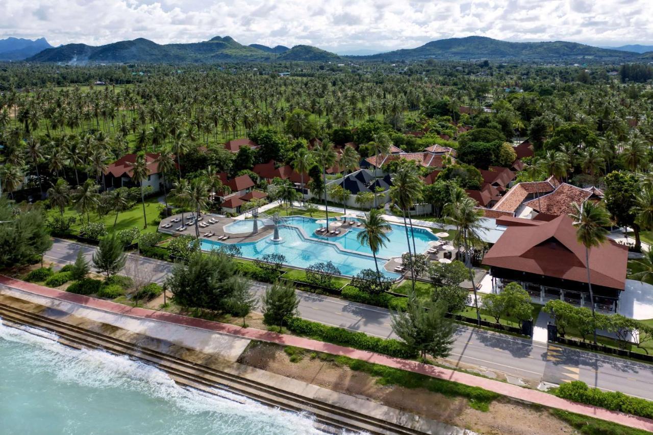 Wyndham Hua Hin Pranburi & 4* Ban Pak Nam Pran