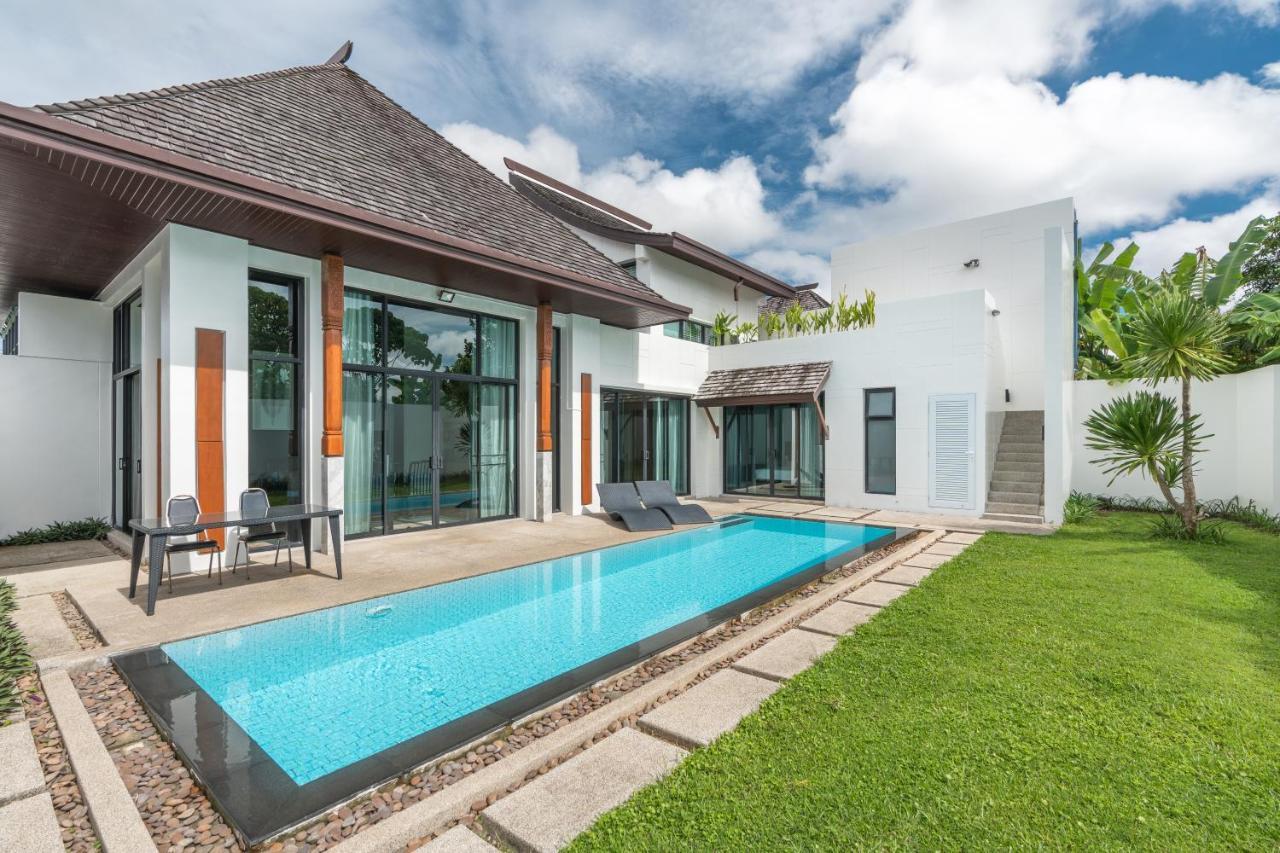 Bangtao Laguna Villa: Poolside Luxury With Smart Tv