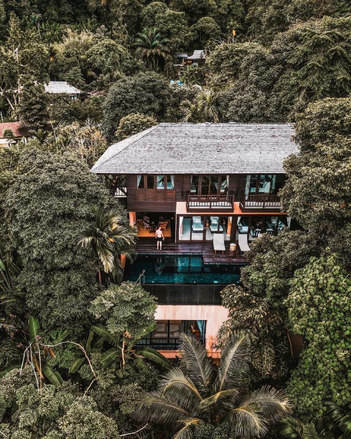 Lydia, Resort