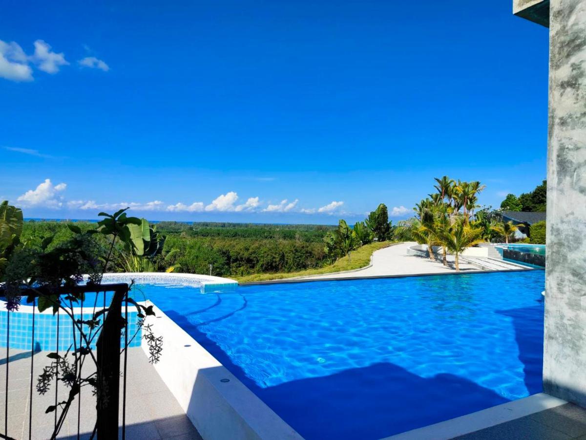 Khaolak Blue Sky Villa *
