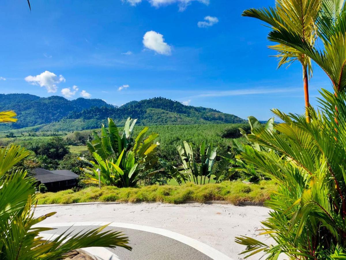 Khaolak Blue Sky Villa *